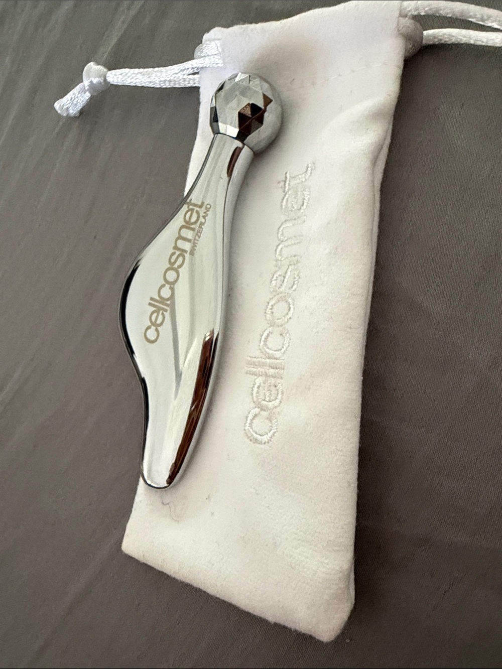 Silver Facial Massage Tool - Ergonomic Gua Sha Roller - Picture 4 of 4